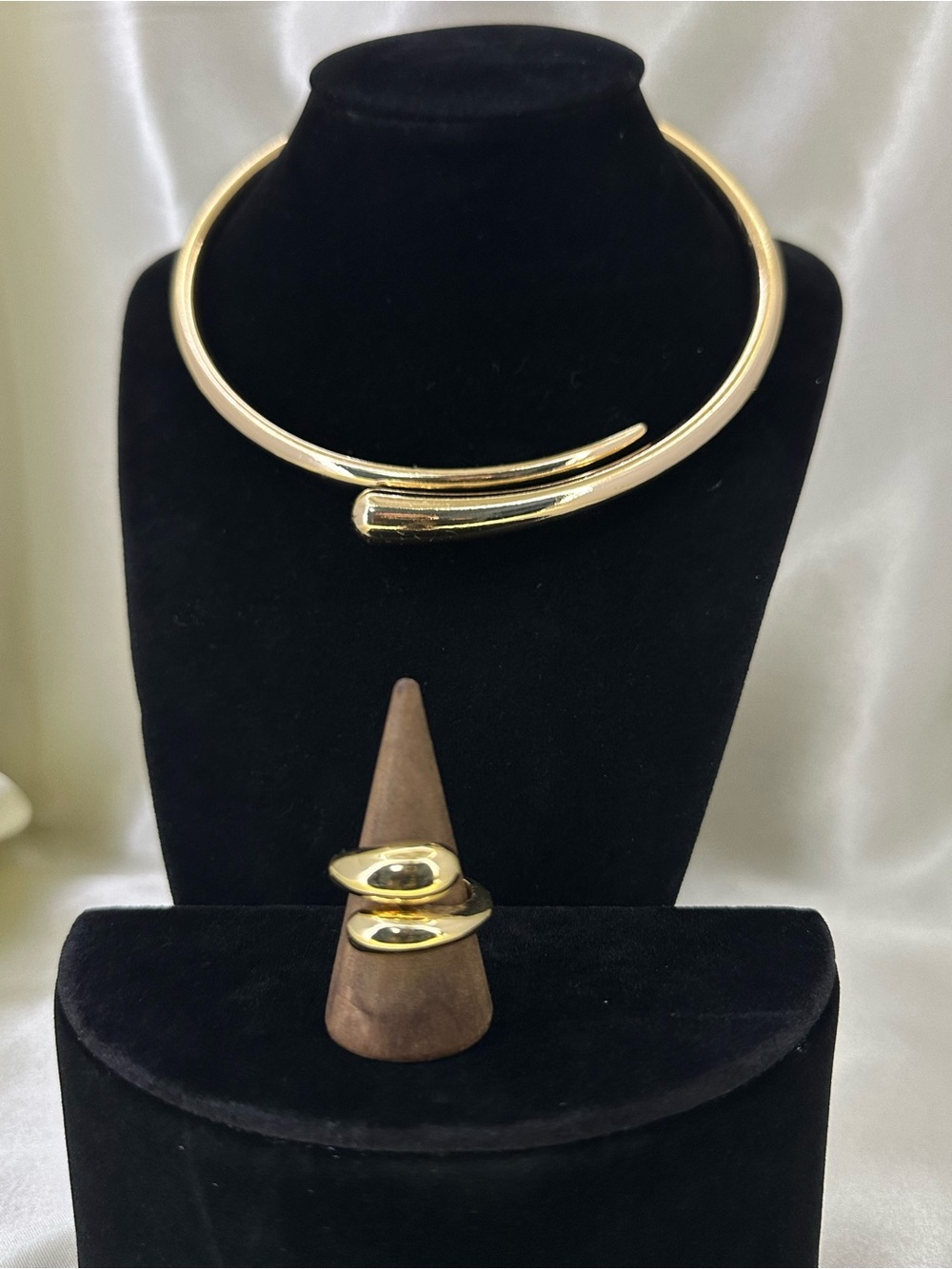 Gold-Tone Bypass Choker Necklace and Ring Set - Elegant Women's Jewelry
